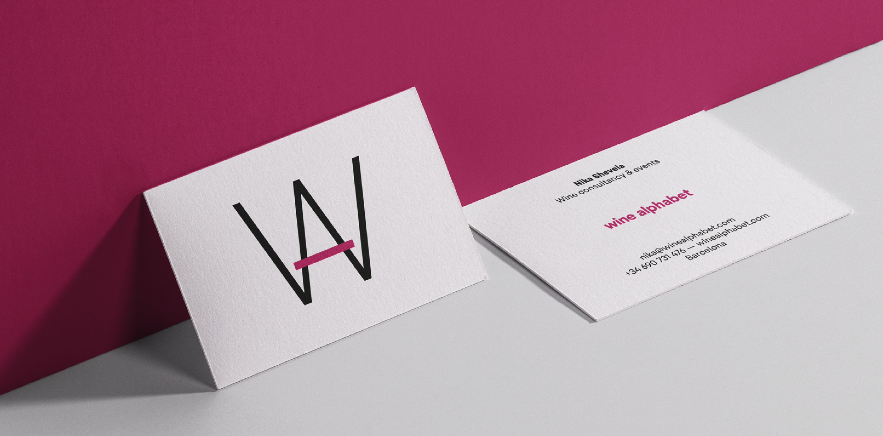<span><span>Tarjetas de visitas para el proyecto WINE ALPHABET. Dise&ntilde;ado por el estudio esiete de branding y comunicaci&oacute;n.</span></span>